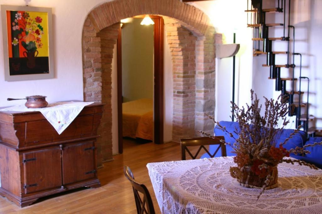 منزل الضيف بيرودجا  في Castel D'Arno الغرفة الصورة